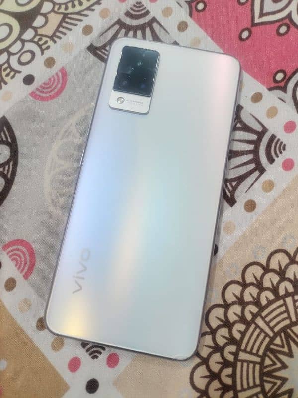 VIVO V21 2