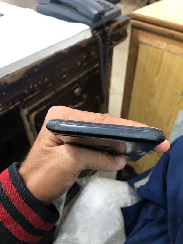 infinix hot 10/10 condition 4