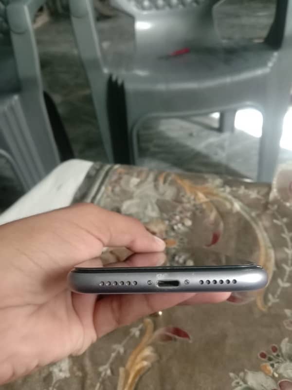 iPhone 11 /128 GB factory unlock 2