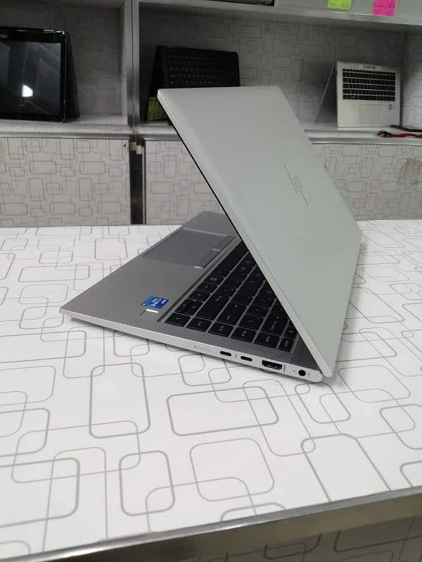 Hp EliteBook 840 G8 : Core i5 11th Gen : 16/512 4