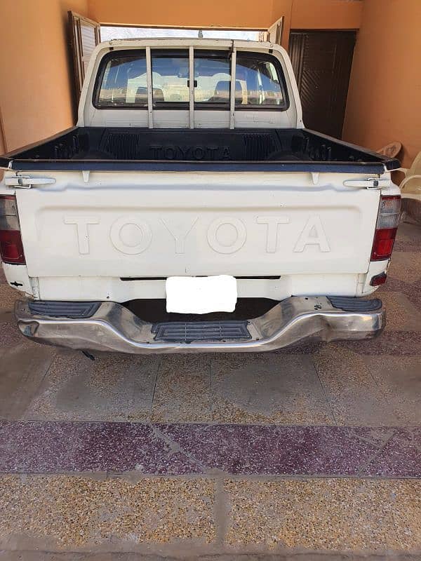 Toyota Hilux 2003 8