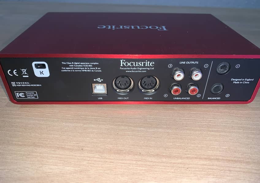 Focusrite Scarlett 2i4 (2nd Gen) 2