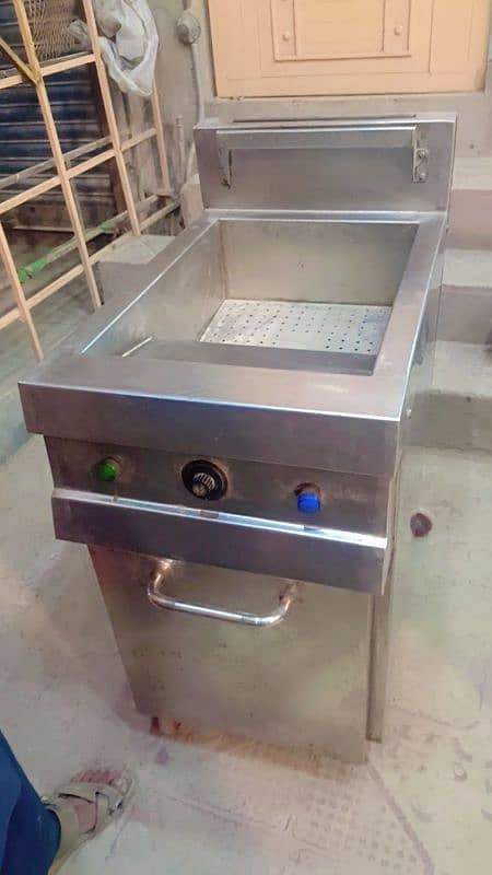 automatic fryer with tawa use for making brost and fries 3