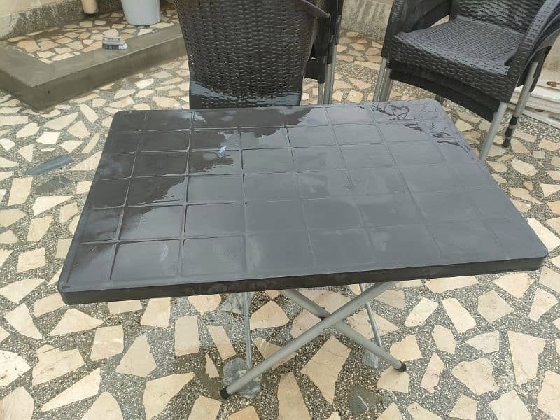 FATA OUTDOOR PLASTIC CHAIRS AND TABLE FOR SALE 3