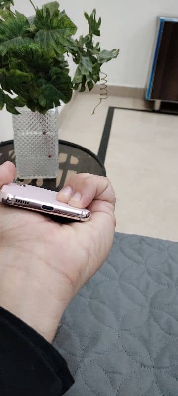 Samsung S22 Rose Gold Non Pta With Cable Box 4