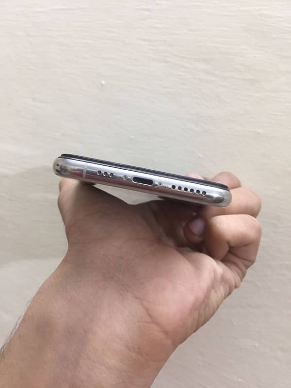 iphone xs factory unlocked 256gb all okay only serious buyer contactme 2