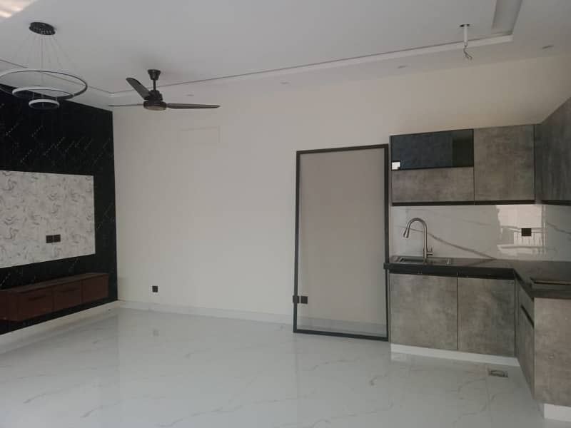 10 Marla House For Sale In Paragon City Lahore 1