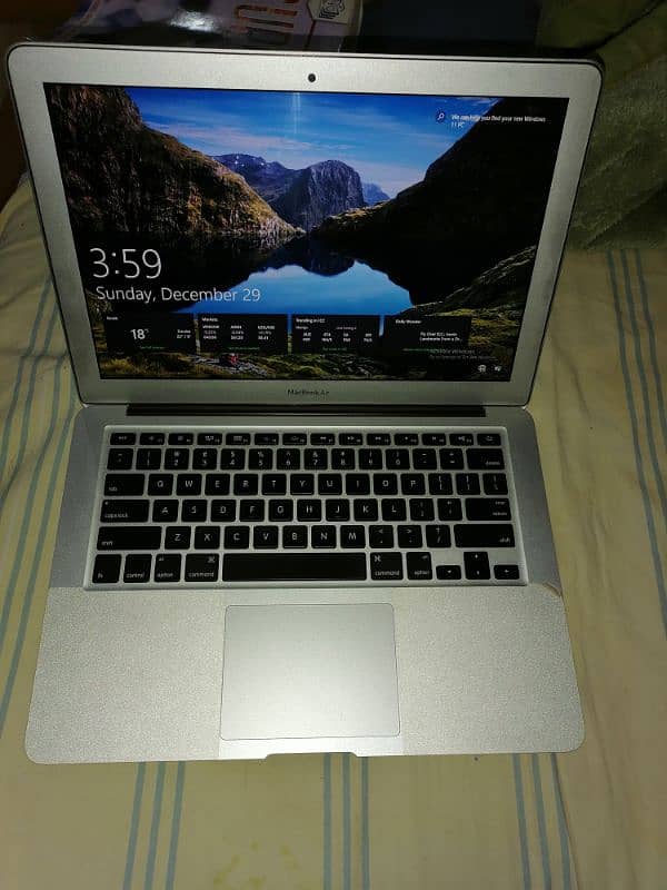 MacBook Air (13-inch, Mid 2013) 1