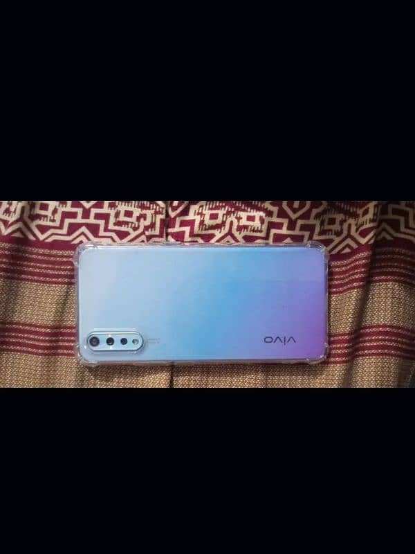 VIVO S1  4/128GB 0