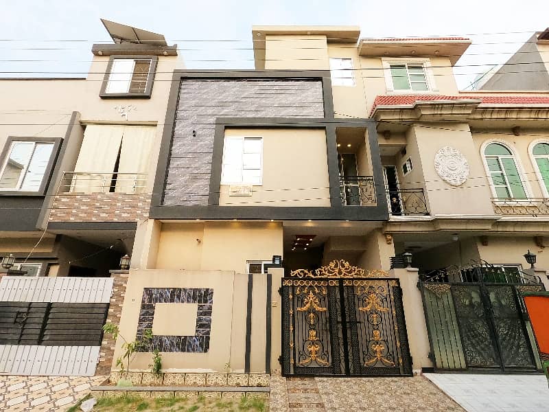 Near To Park Sale The Ideally Located House For An Incredible Price Of Pkr Rs. 13000000 0