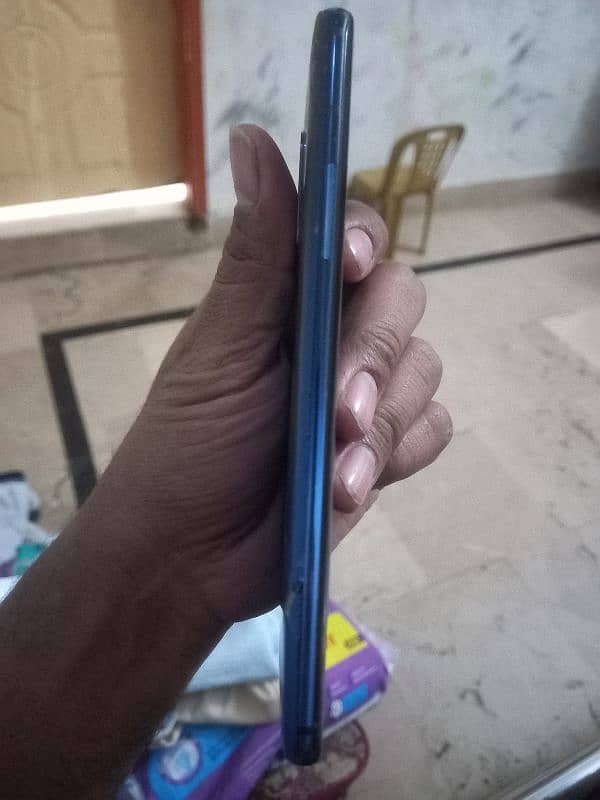 oneplus 7 Pro only back class damage front minor glass damage hy 0