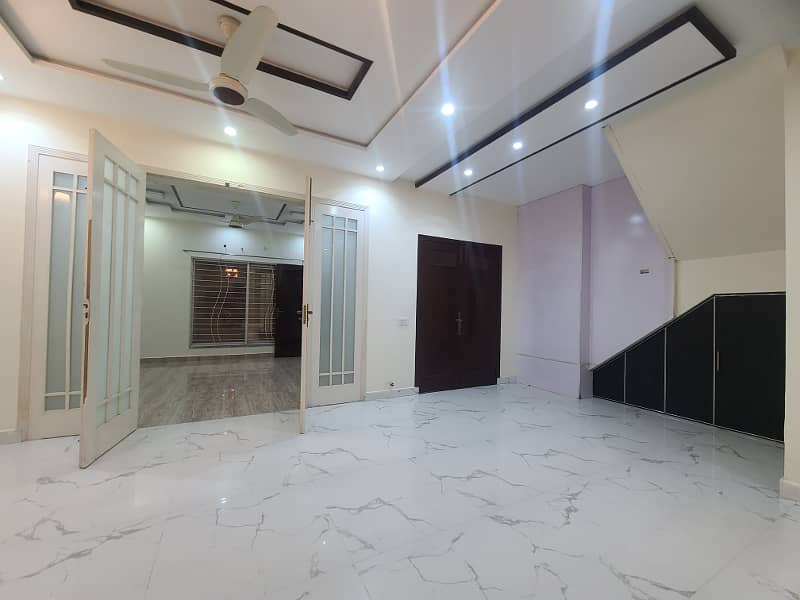 2250 Sqft Brand New Ground Floor Is Up For Rent 3