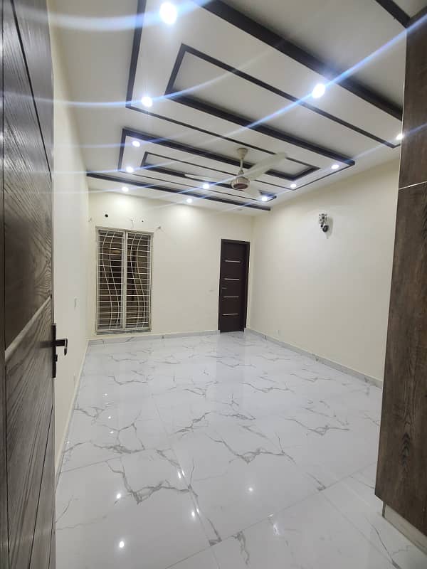 2250 Sqft Brand New Ground Floor Is Up For Rent 4