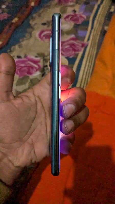 one plus 8 5g. 10/10 condition 2