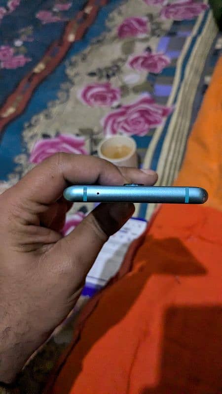 one plus 8 5g. 10/10 condition 4