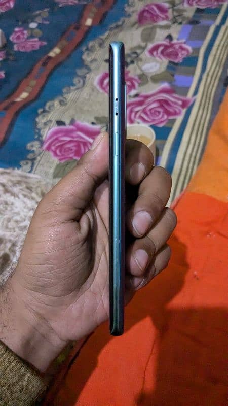 one plus 8 5g. 10/10 condition 5