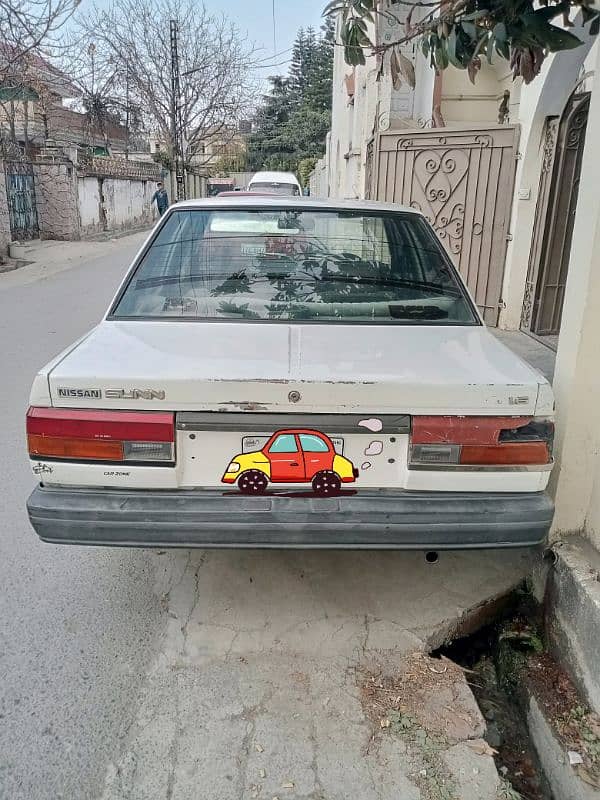 Nissan Sunny 1988 4