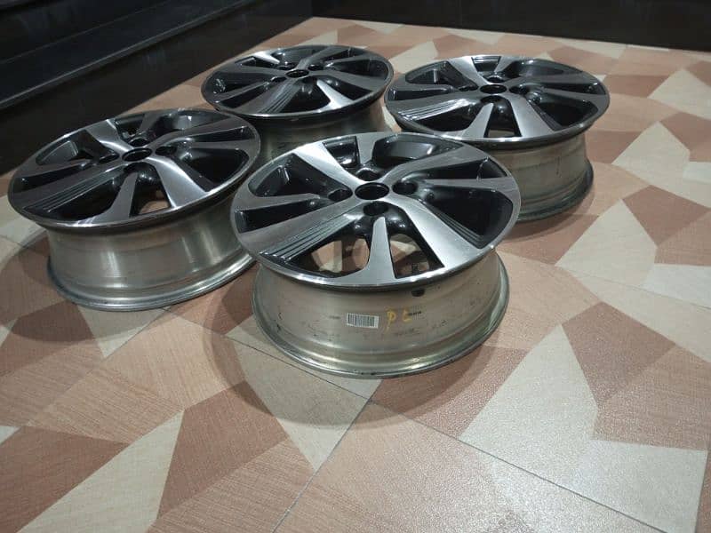 Toyota Aqua 16 inch 6 jj Rims 1