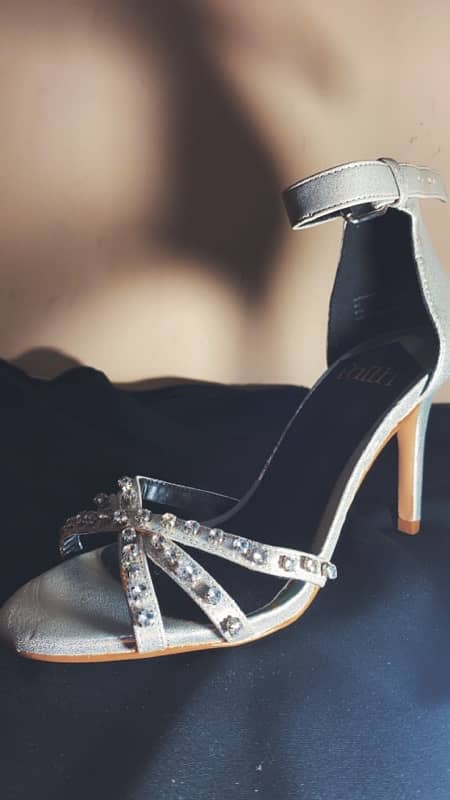 silver heel in new condition 2