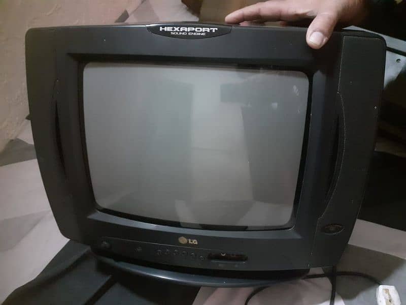 LG color TV 14 inch good condition 1