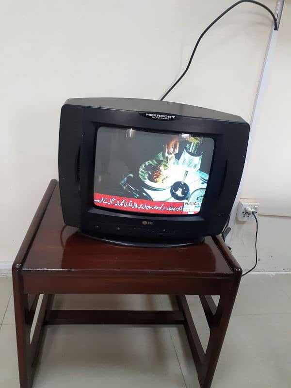 LG color TV 14 inch good condition 2