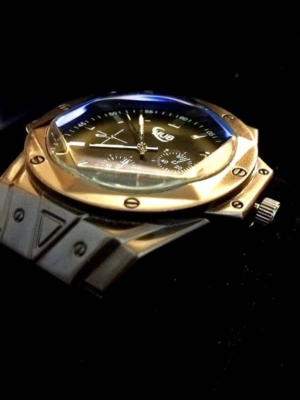 "Authentic Hublot Luxury Watch - Excellent Condition | Rare Model 4