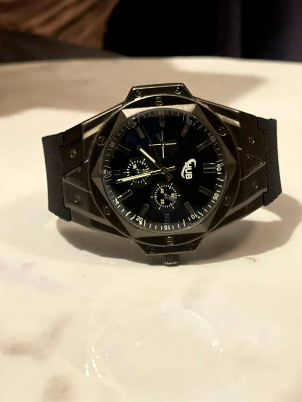 "Authentic Hublot Luxury Watch - Excellent Condition | Rare Model 8