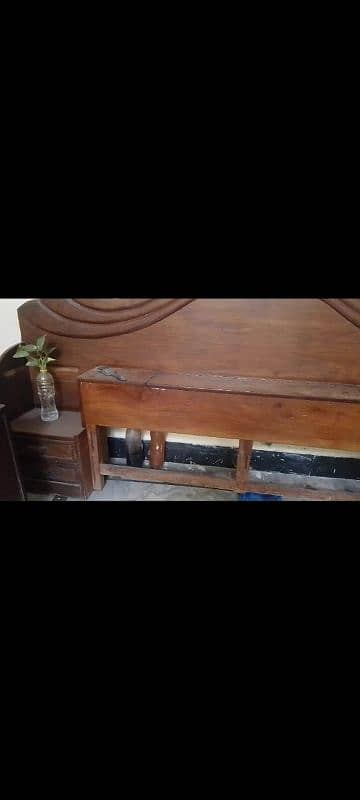 good condition  bed queen size  wooden 2