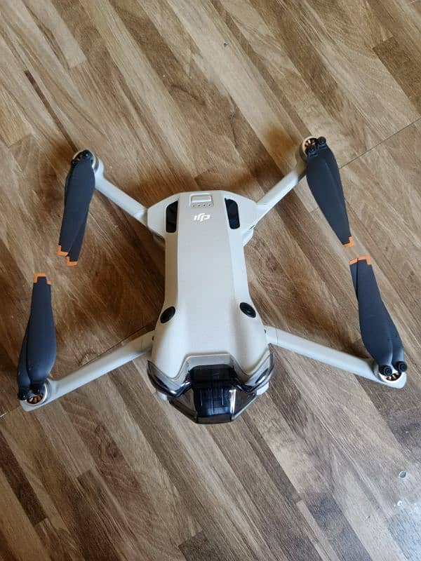 dji mini 4 pro combo plus with hard case 0