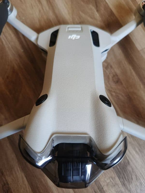 dji mini 4 pro combo plus with hard case 1