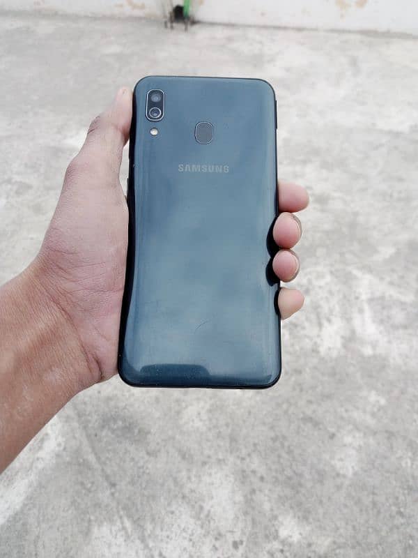 SAMSUNG GALAXY A30 3