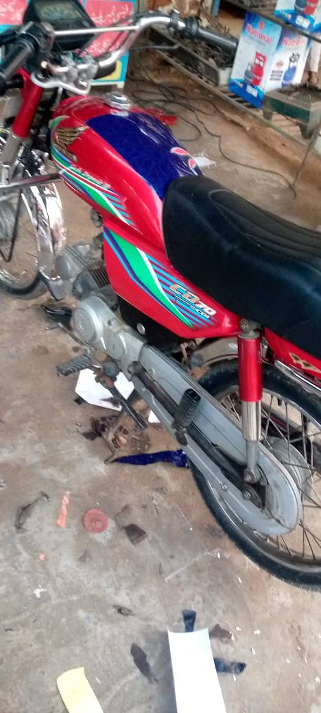 Honda CD 70 2017 model nice condition 7