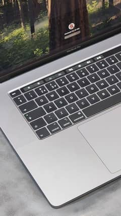 MacBook Pro 2019 i7 32GB 512GB 16"