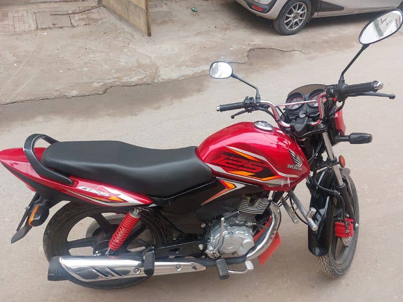 Honda CB125F  | 2024 model  |  3500 kms running 0