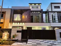 Luxurious Designer 10 Marla Brand New House For Sale in Bahria Town Lahore