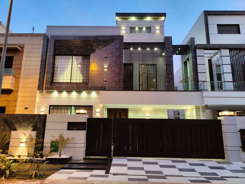 Luxurious Designer 10 Marla Brand New House For Sale in Bahria Town Lahore 0