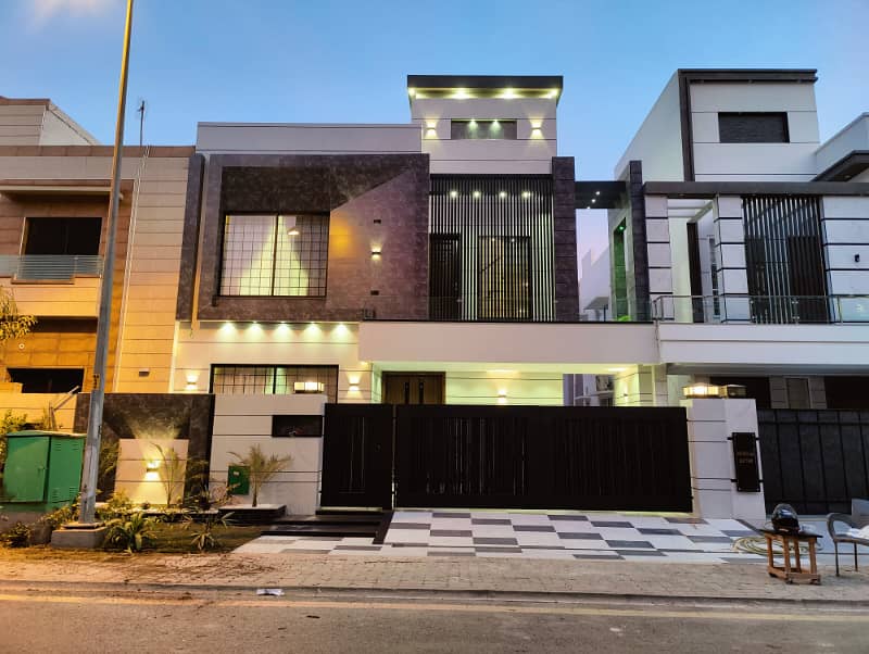 Luxurious Designer 10 Marla Brand New House For Sale in Bahria Town Lahore 1