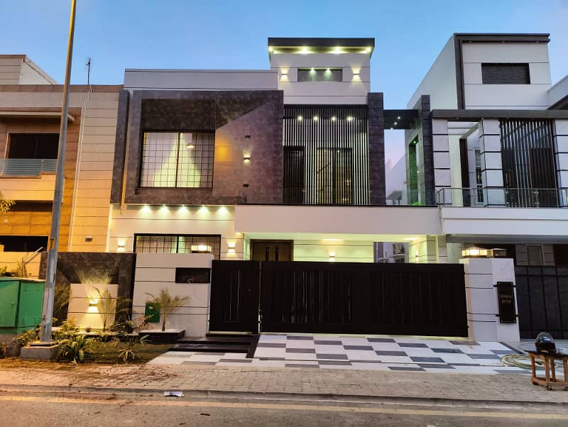 Luxurious Designer 10 Marla Brand New House For Sale in Bahria Town Lahore 3