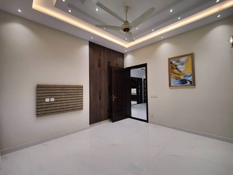 Luxurious Designer 10 Marla Brand New House For Sale in Bahria Town Lahore 18