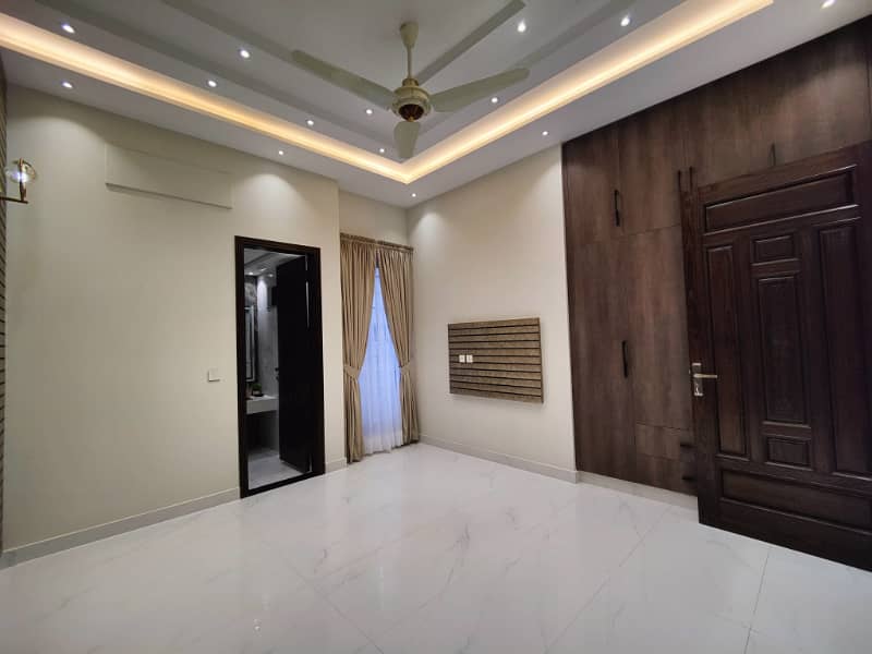 Luxurious Designer 10 Marla Brand New House For Sale in Bahria Town Lahore 22