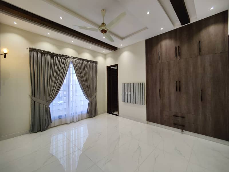 Luxurious Designer 10 Marla Brand New House For Sale in Bahria Town Lahore 38