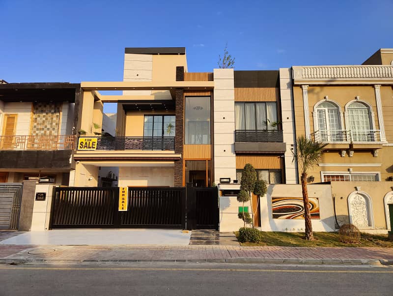 Luxurious Designer 10 Marla Brand New House For Sale in Bahria Town Lahore 0