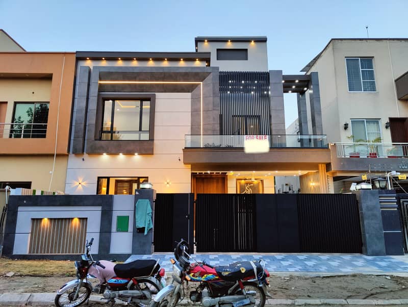 Luxurious Designer 10 Marla Brand New House For Sale in Bahria Town Lahore 2