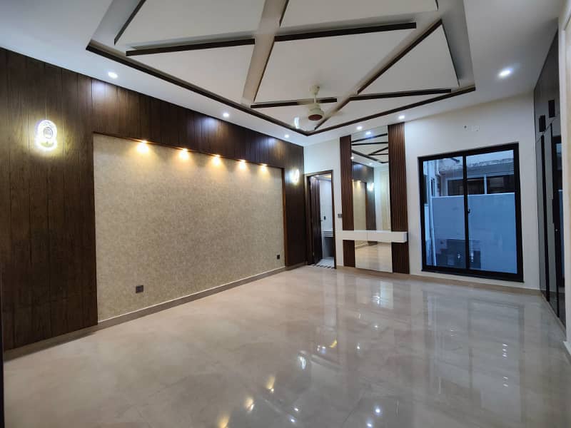 Luxurious Designer 10 Marla Brand New House For Sale in Bahria Town Lahore 20