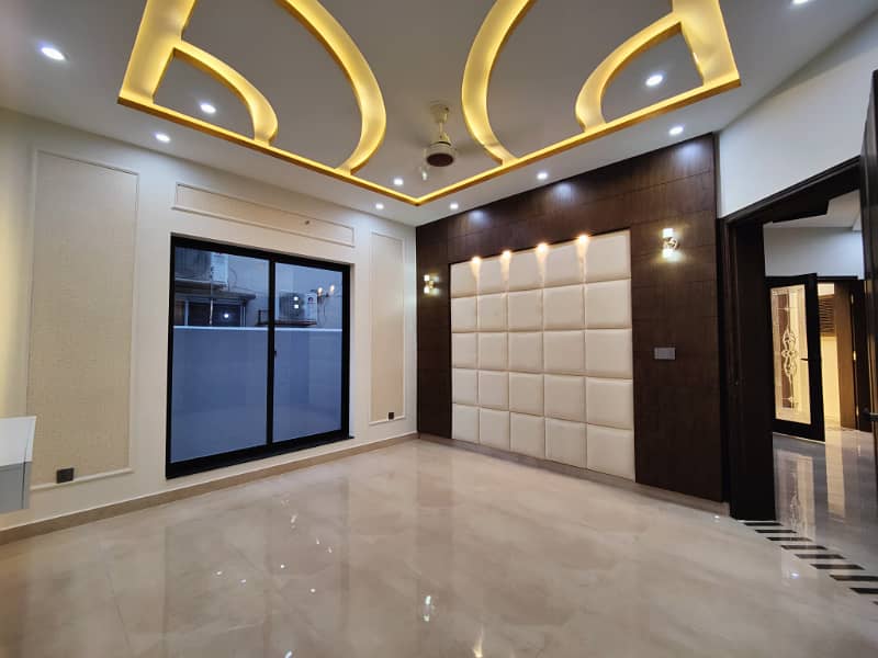 Luxurious Designer 10 Marla Brand New House For Sale in Bahria Town Lahore 26