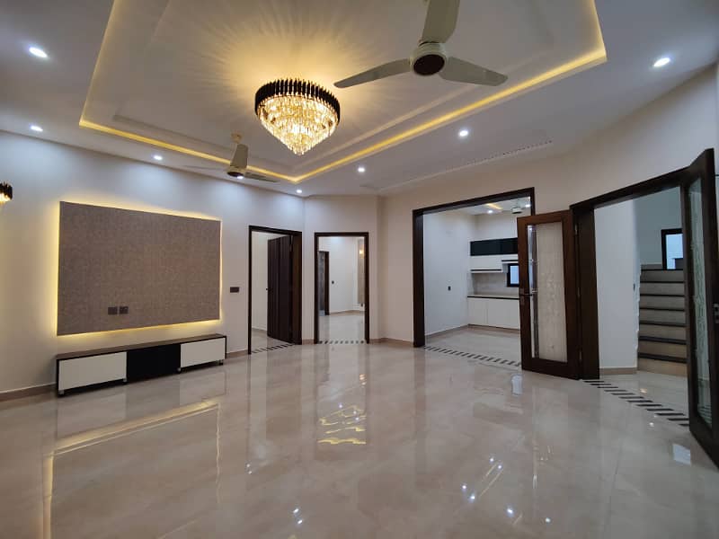 Luxurious Designer 10 Marla Brand New House For Sale in Bahria Town Lahore 33