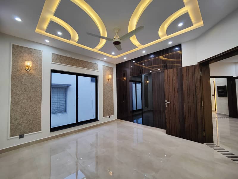 Luxurious Designer 10 Marla Brand New House For Sale in Bahria Town Lahore 44