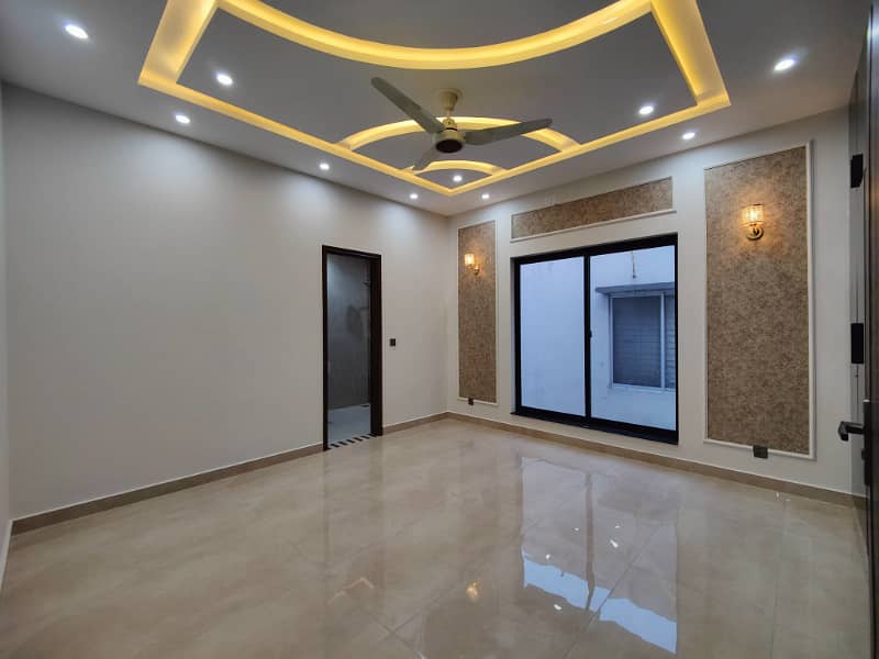 Luxurious Designer 10 Marla Brand New House For Sale in Bahria Town Lahore 46