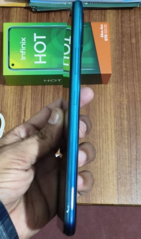 Infinix Hot 10 4/64 3