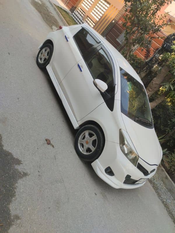 Toyota Vitz 2011-2014(white colour) 6